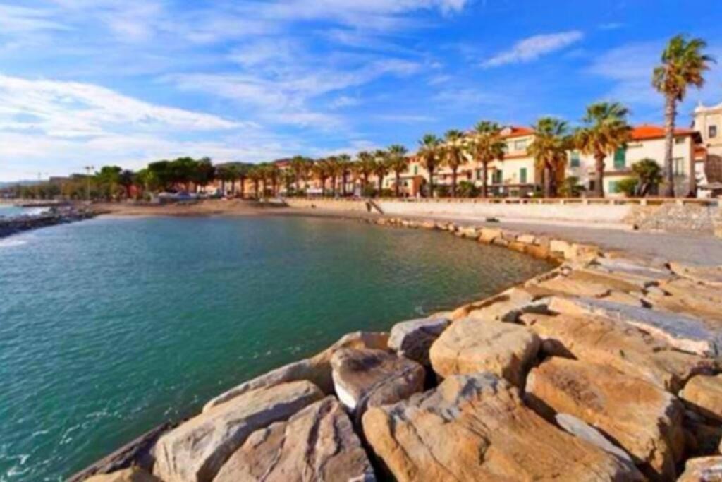 Appartamento 50 Mt Mare Con Parcheggio Riservato ريفا ليجوري المظهر الخارجي الصورة